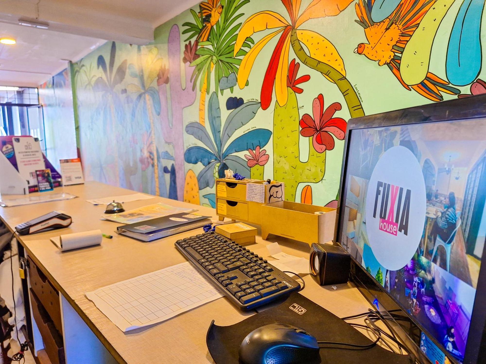 Fuxia House Hostel Мендоса Экстерьер фото