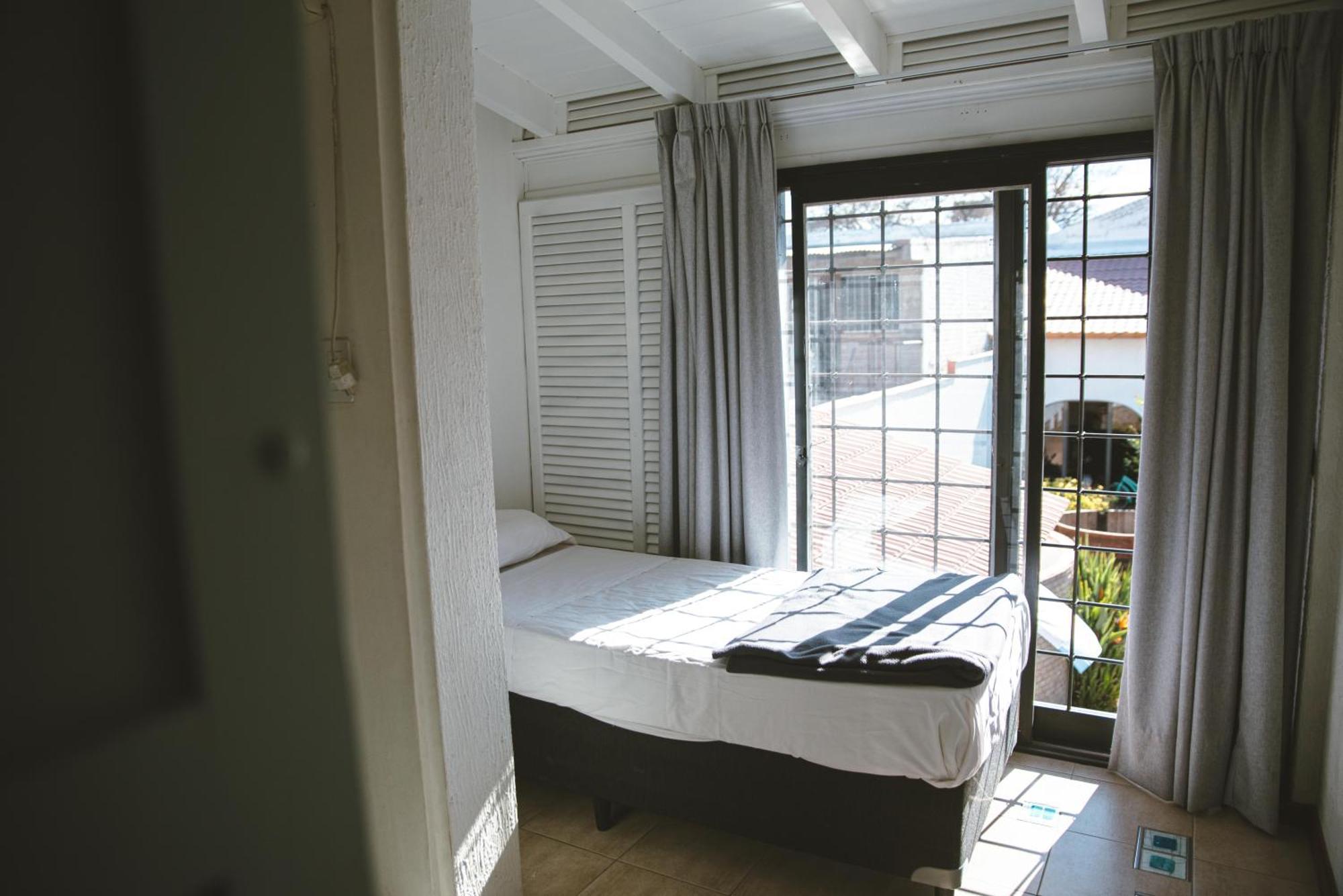 Fuxia House Hostel Мендоса Экстерьер фото